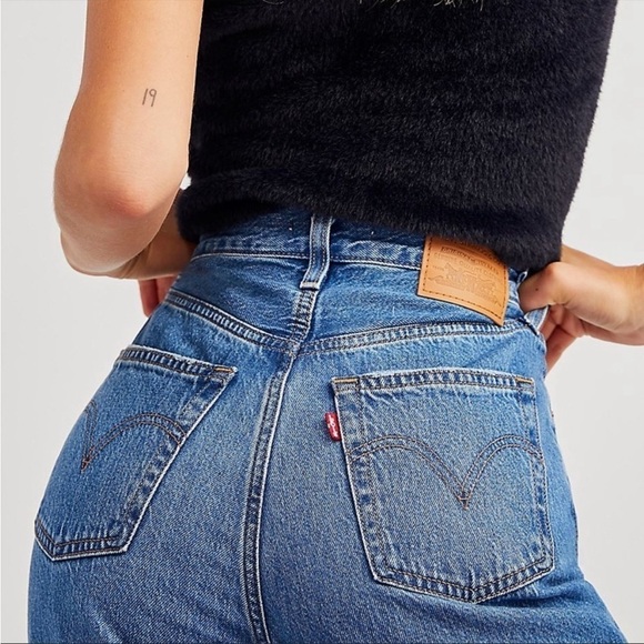 NWT Levi’s Ribcage Straight High Rise Ankle Jeans in Noe High Medium Wash - Picture 6 of 12